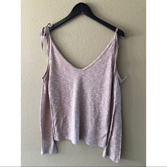 Light mauve cold shoulder top - Picture 2 of 5